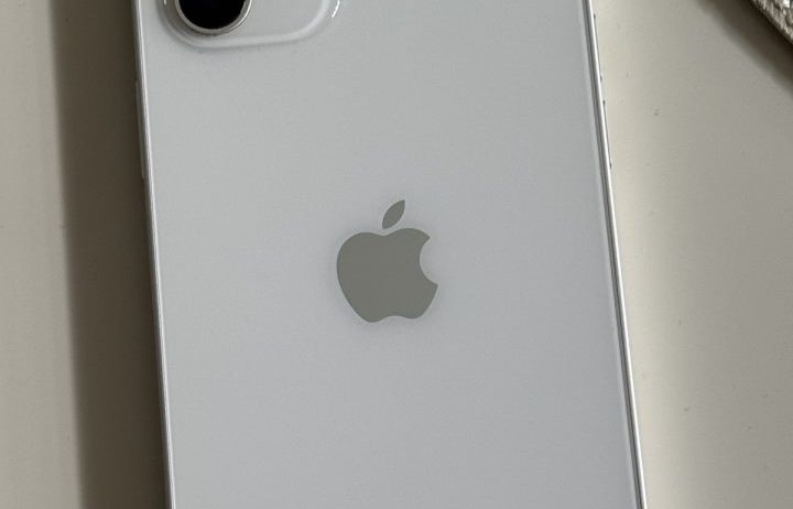 Iphone 12, white, 64gb Polovan u odlicnom stanju
