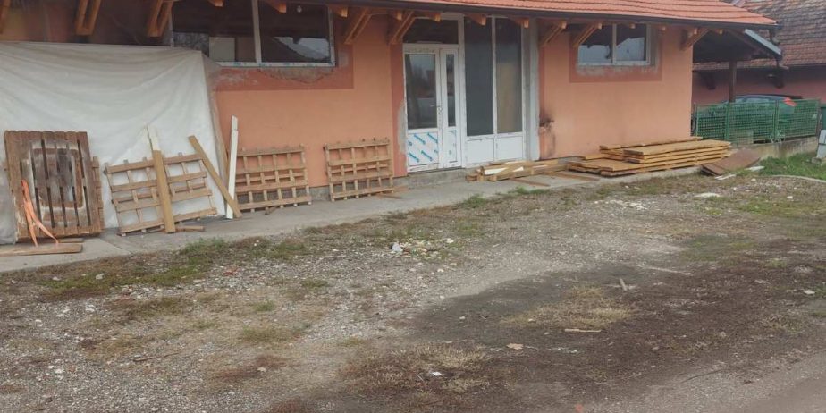 Izdajem magacinsko-poslovni prostor