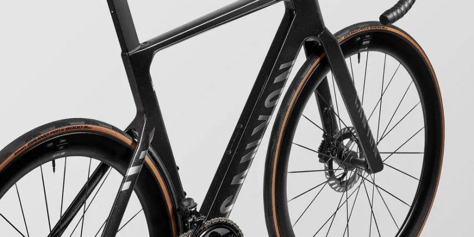 2025 Canyon Aeroad CFR Di2 Road Bike (ZONACYCLES)
