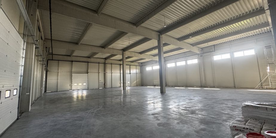 Sremska Mitrovica, izdaje se poslovni objekat 1500m2