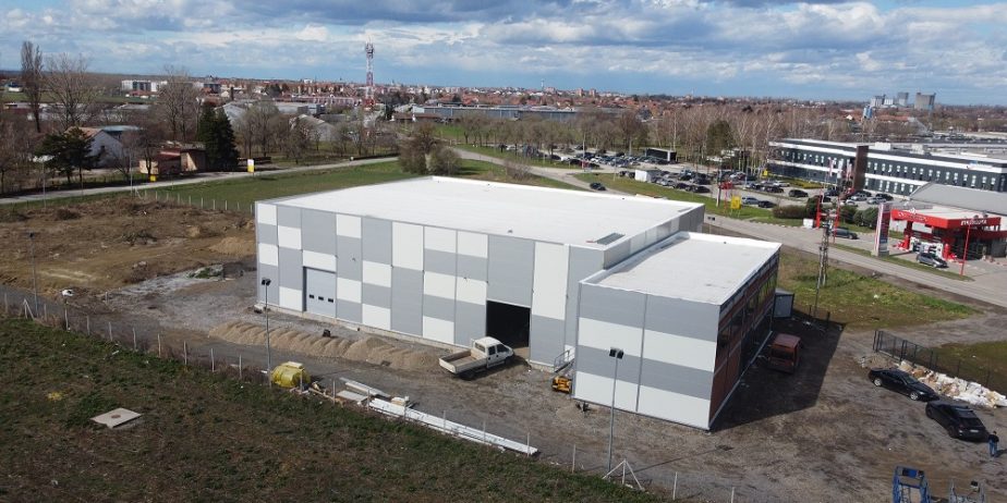 Sremska Mitrovica, izdaje se poslovni objekat 1500m2